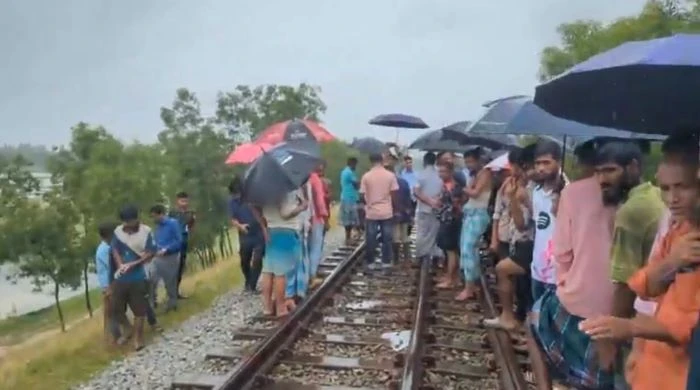 কক্সবাজারের রামুতে ট্রেনে কাটা পড়ে যুবক নিহত